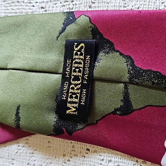 Looney Tunes Motorcycle Tie - Picture 3 of 7